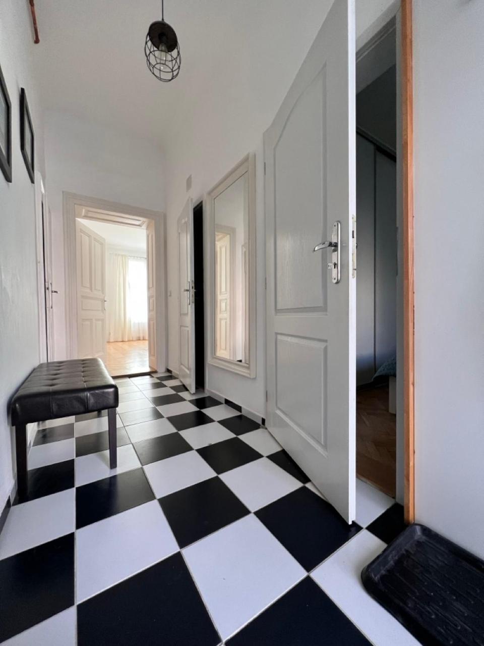 Stylish Flat In City Centre Μπρατισλάβα Εξωτερικό φωτογραφία