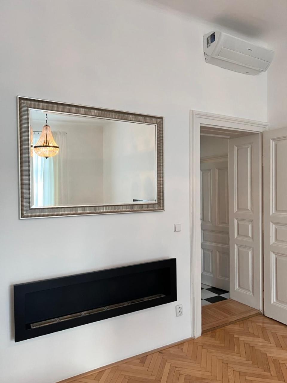 Stylish Flat In City Centre Μπρατισλάβα Εξωτερικό φωτογραφία